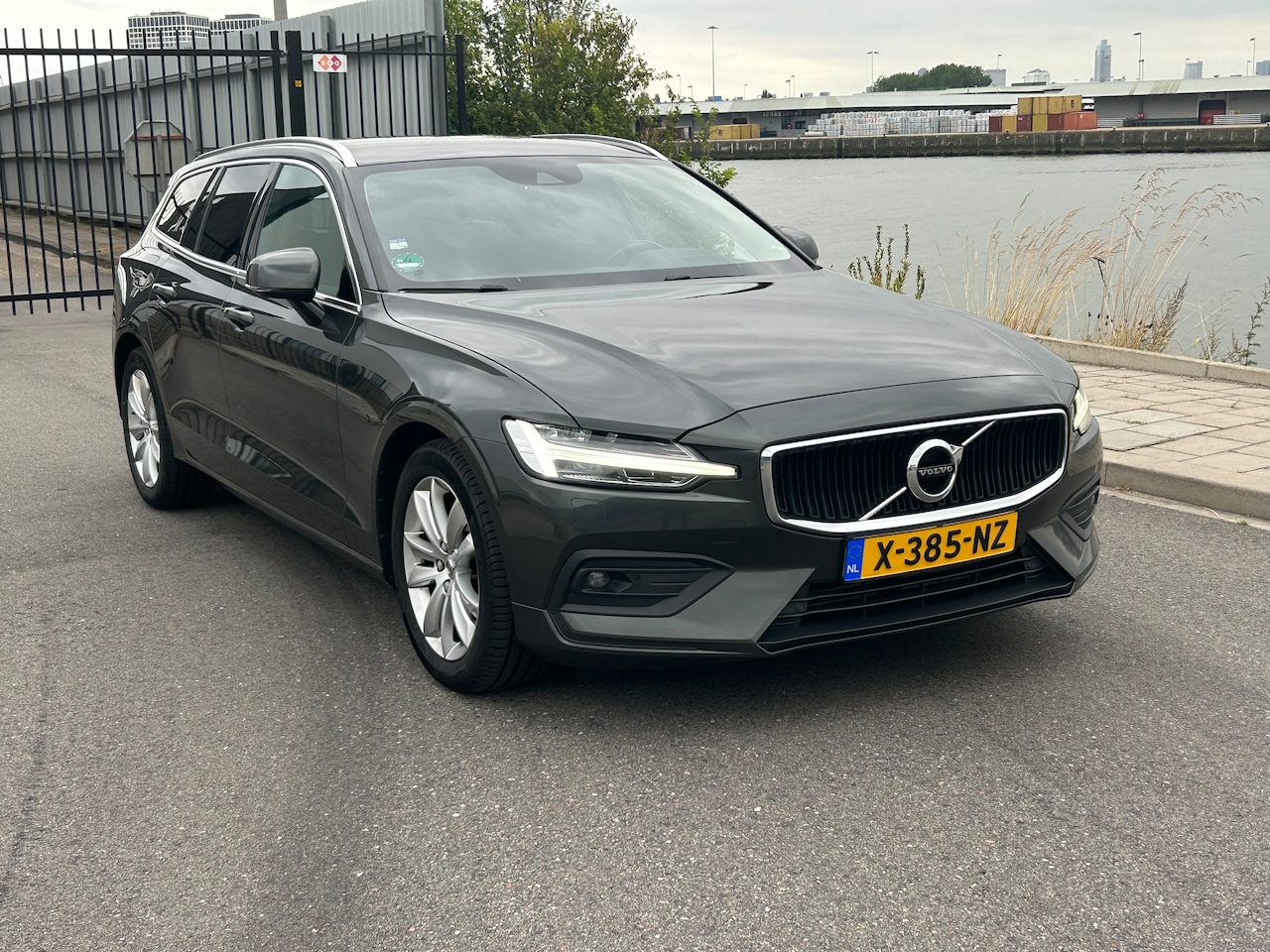 Volvo V60 - 2.0 D3 Momentum Aut MOTOR PROBLEEM !!! - AutoWereld.nl