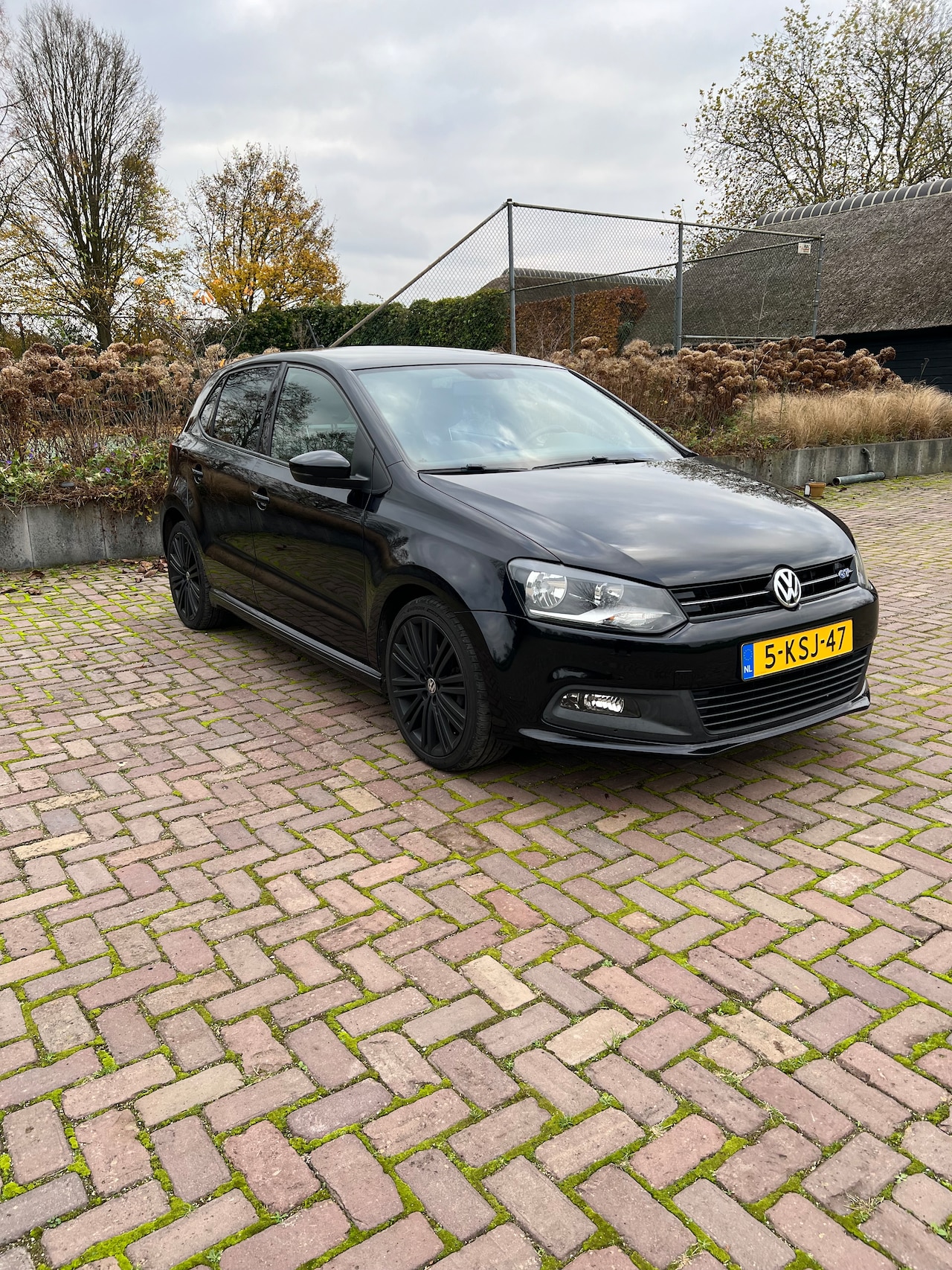 Volkswagen Polo - 1.4 TSI BlueGT Specificaties: * Bouwjaar: 2013 * Kilometerstand: 155.000 * Kleur: zwart metallic * Motor: - AutoWereld.nl