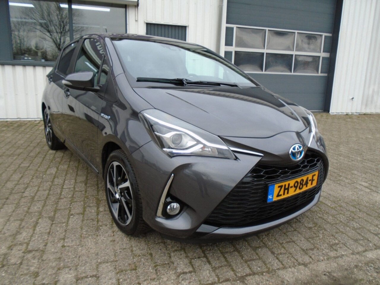 Toyota Yaris - 1.5 HYB. EXECUTIVE - AutoWereld.nl