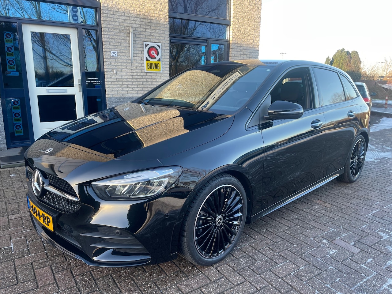 Mercedes-Benz B-klasse - 180 AMG Line- Automaat- Nieuw model - AutoWereld.nl