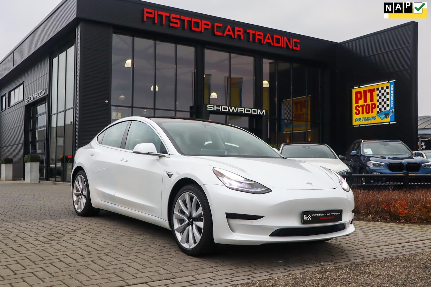 Tesla Model 3 - RWD Plus 60 kWh, Autopilot, 19 inch velgen, Panodak, btw! - AutoWereld.nl