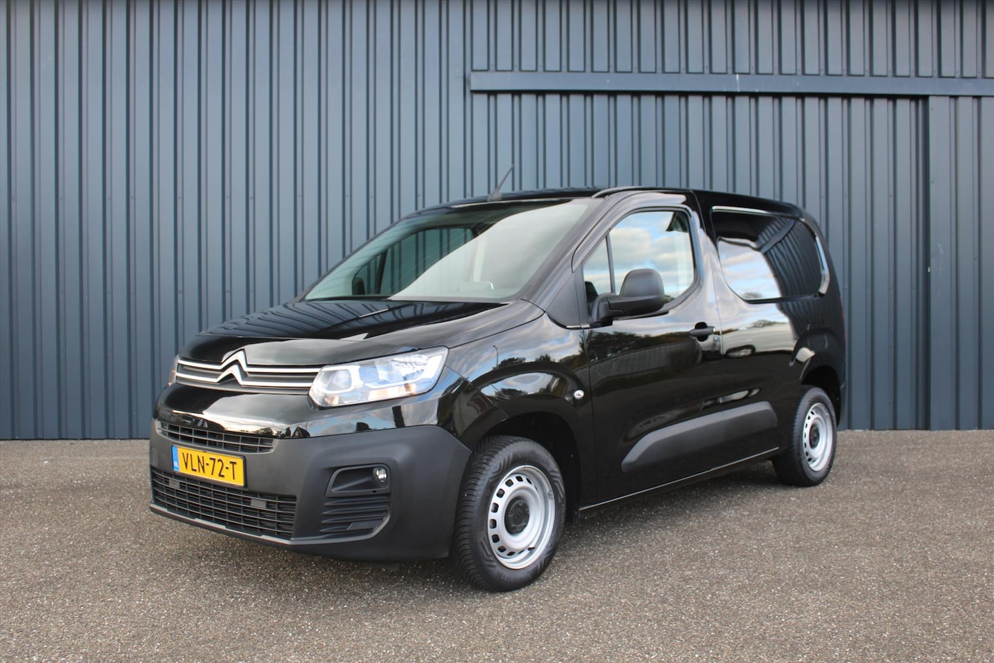 Citroën Berlingo - Van HDi 75pk L1 Club PDC | Airco | Trekhaak | Carplay | All Seasons | NL Auto - AutoWereld.nl