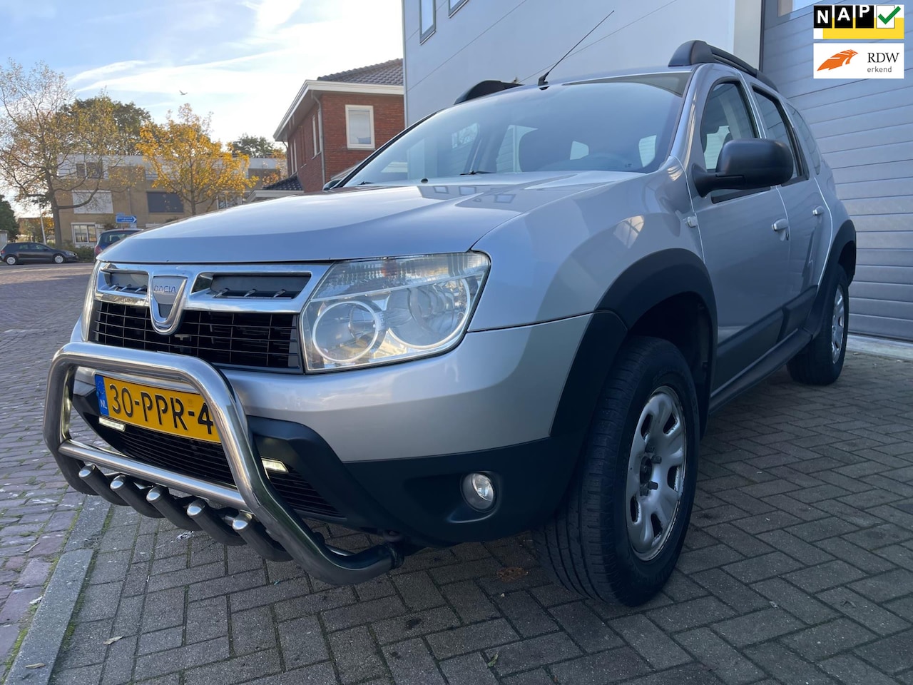 Dacia Duster - 1.6 Lauréate 2wd/Airco/AUX/Trekhaak/Distributieriem bij 121000 km vervangen - AutoWereld.nl