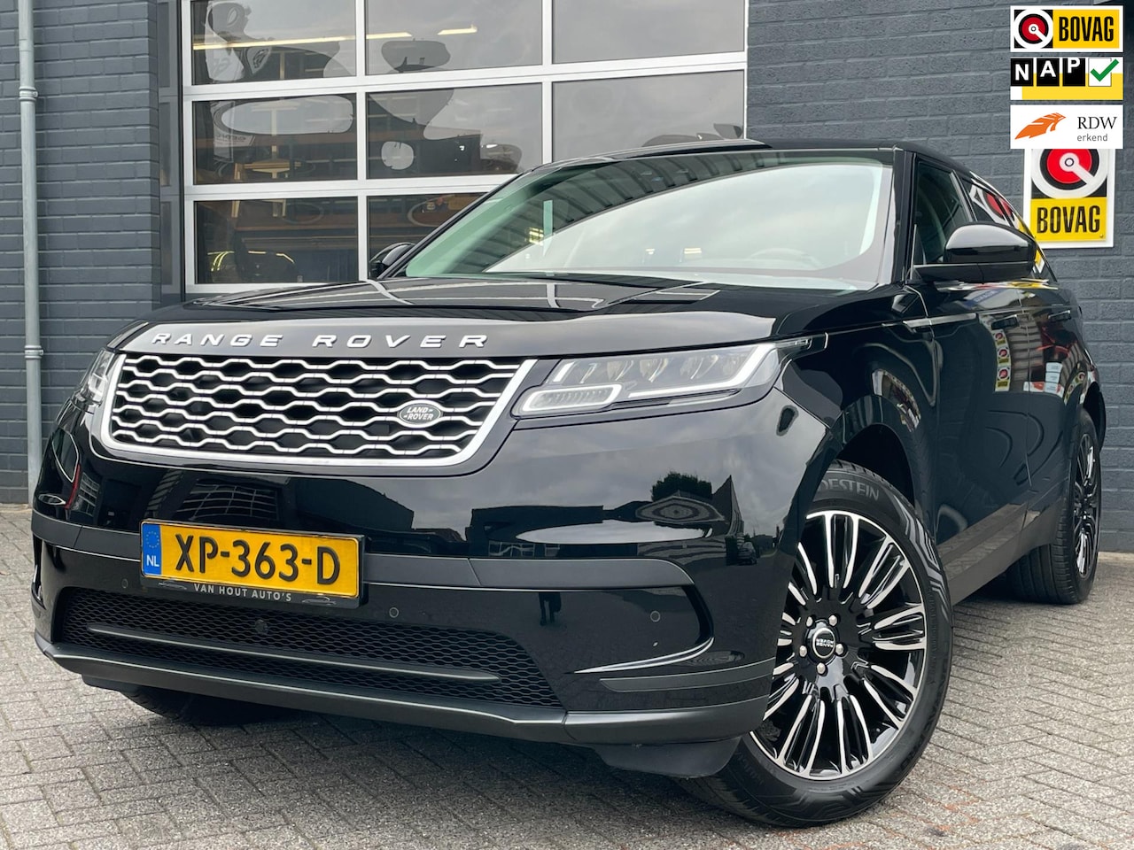 Land Rover Range Rover Velar - 2.0 D180 AWD R-Dynamic Navi, Trekhaak, Camera - AutoWereld.nl