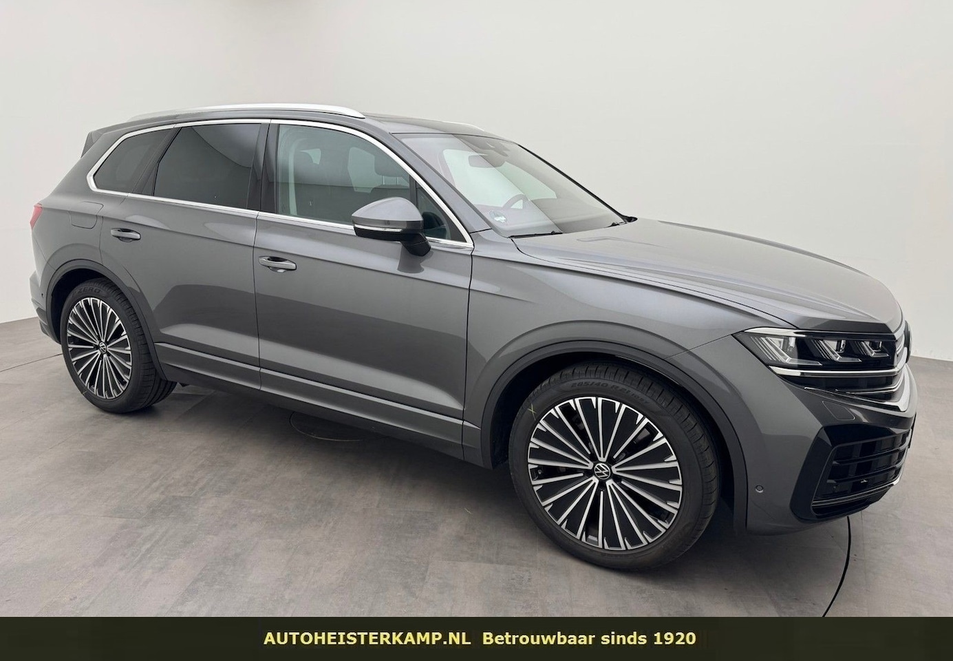 Volkswagen Touareg - 3.0 TSi eHybrid 4MOTION Elegance ACC Panoramadak Luchtvering 21 Inch IQ Light Camera - AutoWereld.nl