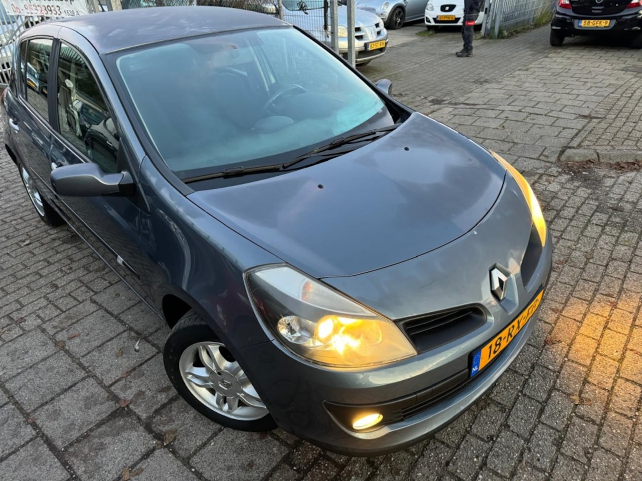 Renault Clio - 1.2-16V Team Spirit 1.2-16V Team Spirit - AutoWereld.nl