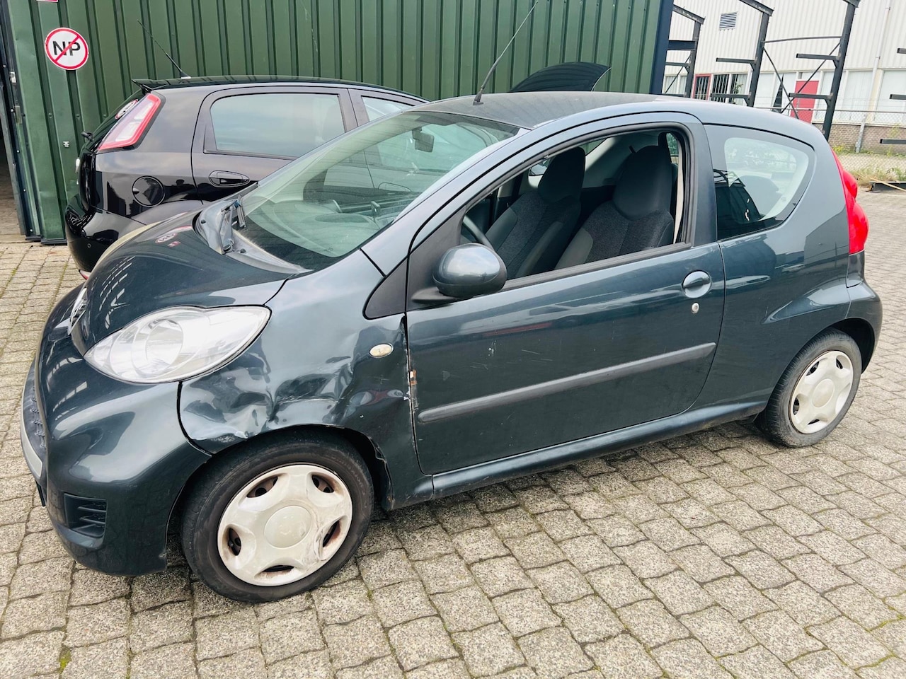 Peugeot 107 - SCHADE AUTO! MOTORISCH IN GOEDE STAAT ! - AutoWereld.nl