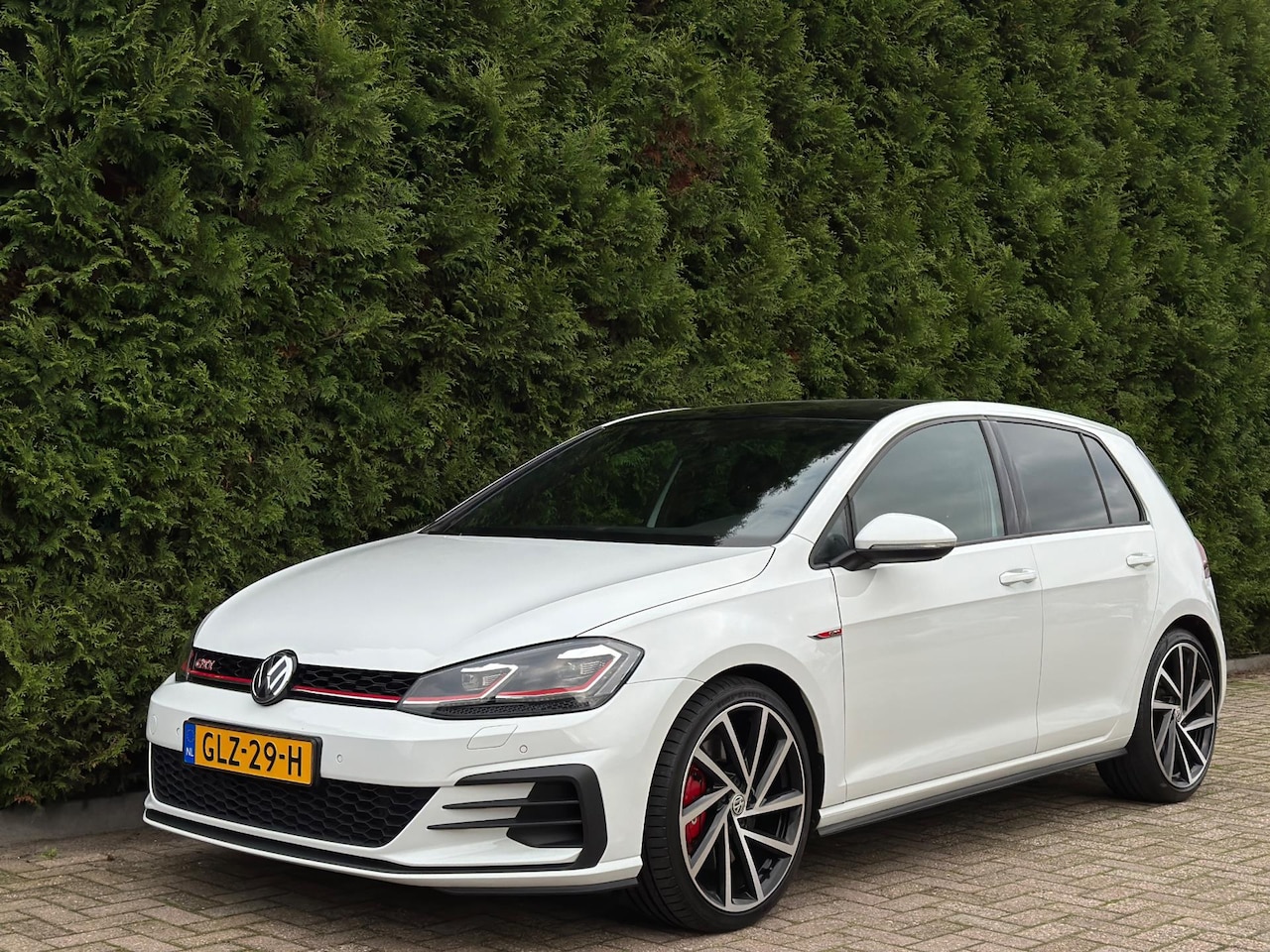 Volkswagen Golf - 2.0 TSI GTI Performance Panorama CarPlay - AutoWereld.nl