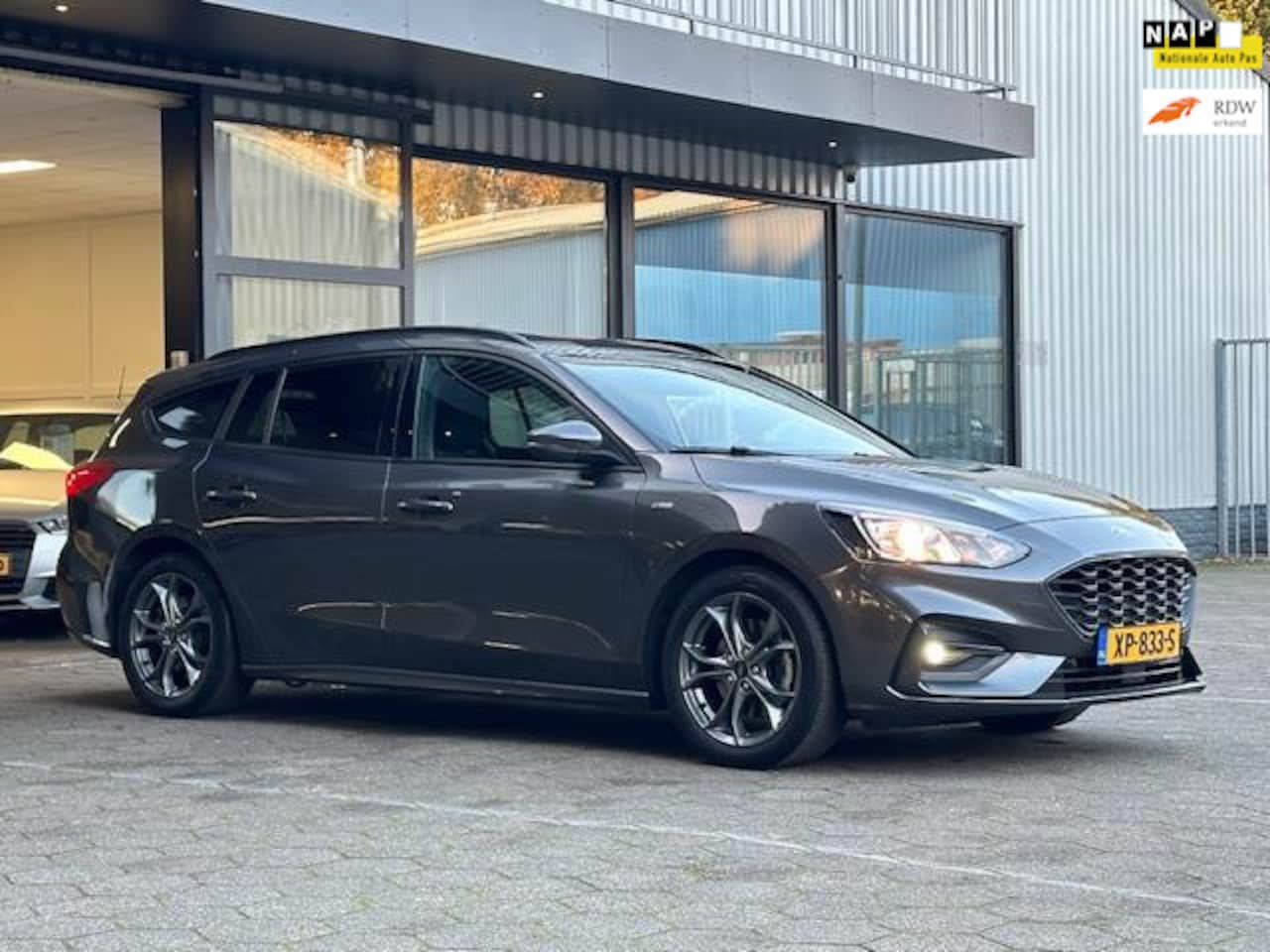 Ford Focus Wagon - 1.0 EcoBoost ST Line Business / 2019 / LED / Navi - AutoWereld.nl