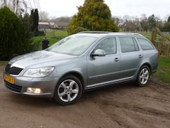 Skoda Octavia - 1.2 tsi elegance aut. navi, pdc, cr contr, erg mooi en goed