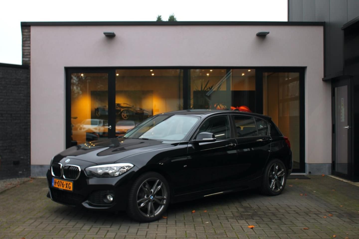 BMW 1-serie - 118I M-pakket Advertentie wordt nog compleet gemaakt. - AutoWereld.nl