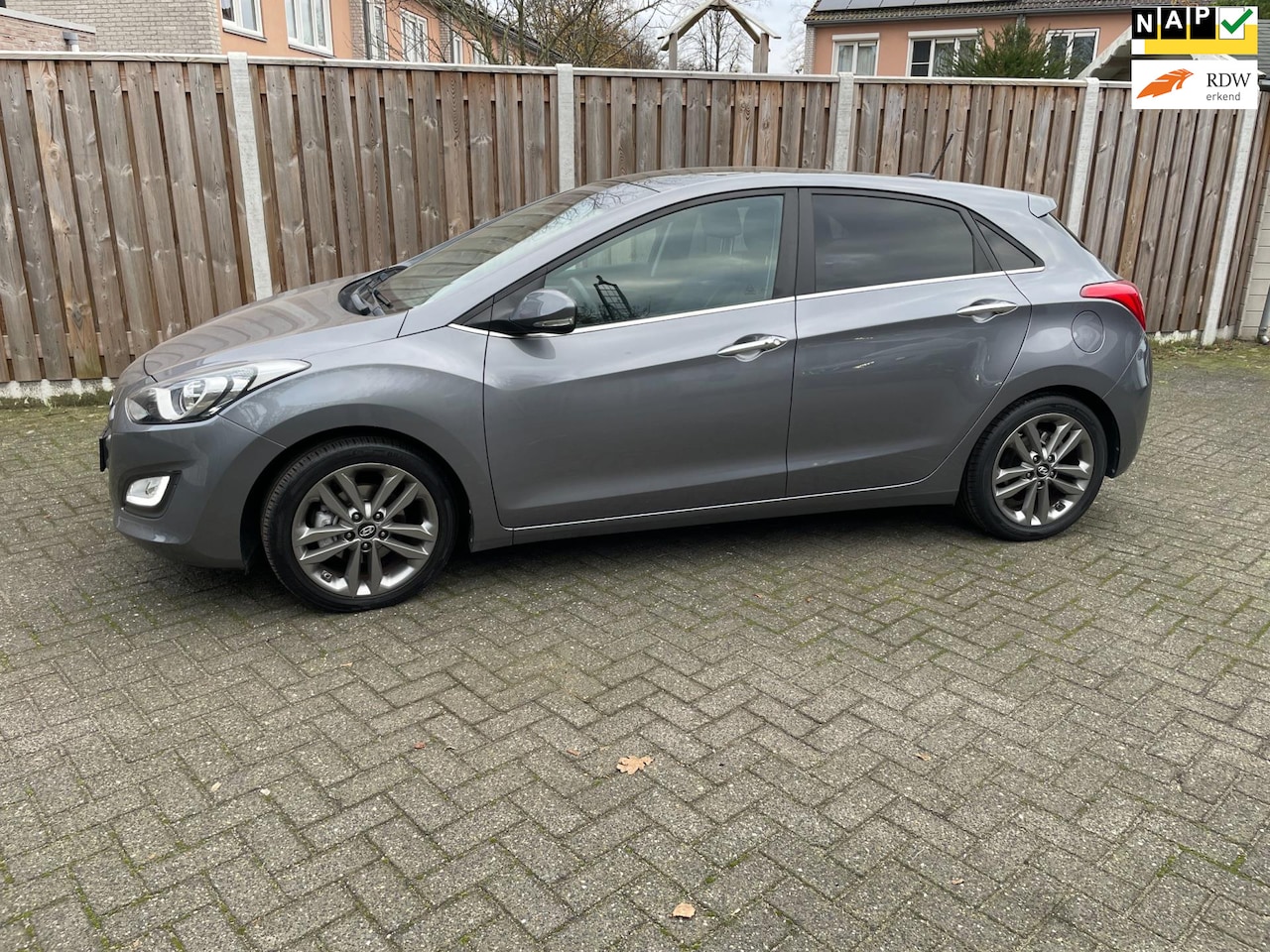 Hyundai i30 - 1.6 GDI i-Motion Plus schuifdak half leder cruisecontrol - AutoWereld.nl