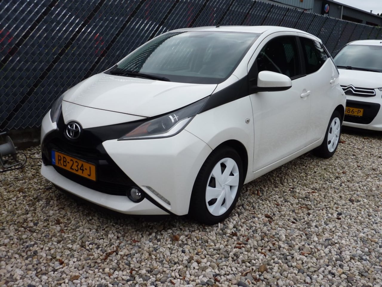 Toyota Aygo - 1.0 VVT-i x-play 1.0 VVT-I X-PLAY - AutoWereld.nl