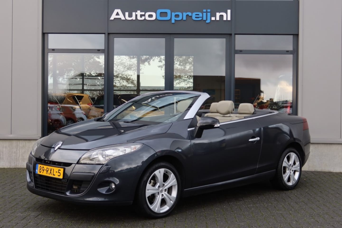 Renault Mégane - 2.0 Dynamique AUTOMAAT 139PK Clima, NAVI, Beige Leder, PDC, 1e e - AutoWereld.nl