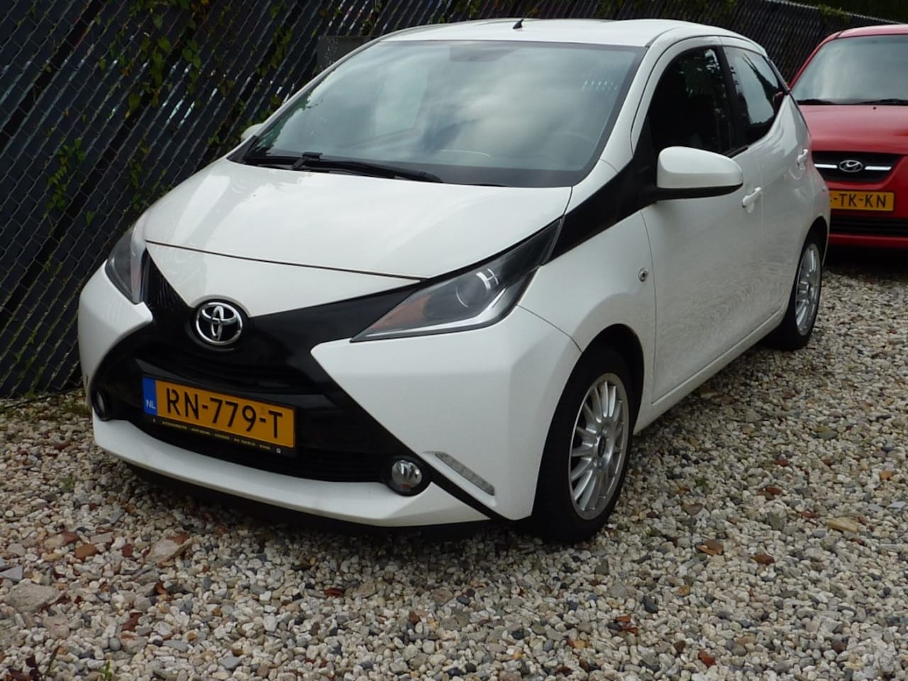 Toyota Aygo - 1.0 VVT-i x-play 1.0 VVT-I X-PLAY - AutoWereld.nl