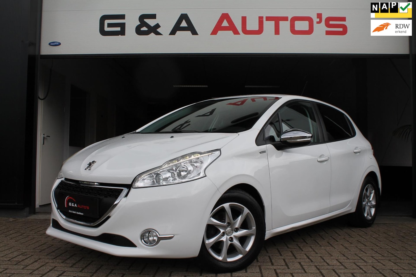 Peugeot 208 - 1.2 AIRCO / NAVI / CRUISE CTRL / PDC / STOELVERW / LED - AutoWereld.nl