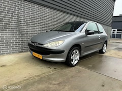 Peugeot 206 - 1.4 Gentry APK|NAP|Airco|Velgen|Onderhoudsboek