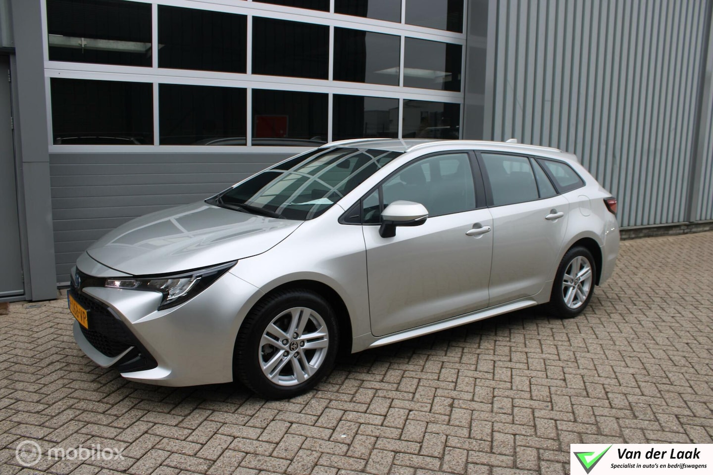 Toyota Corolla Touring Sports - 1.8 Hybrid Active NL Auto 1e Eigenaar Apple Carplay Full Led - AutoWereld.nl