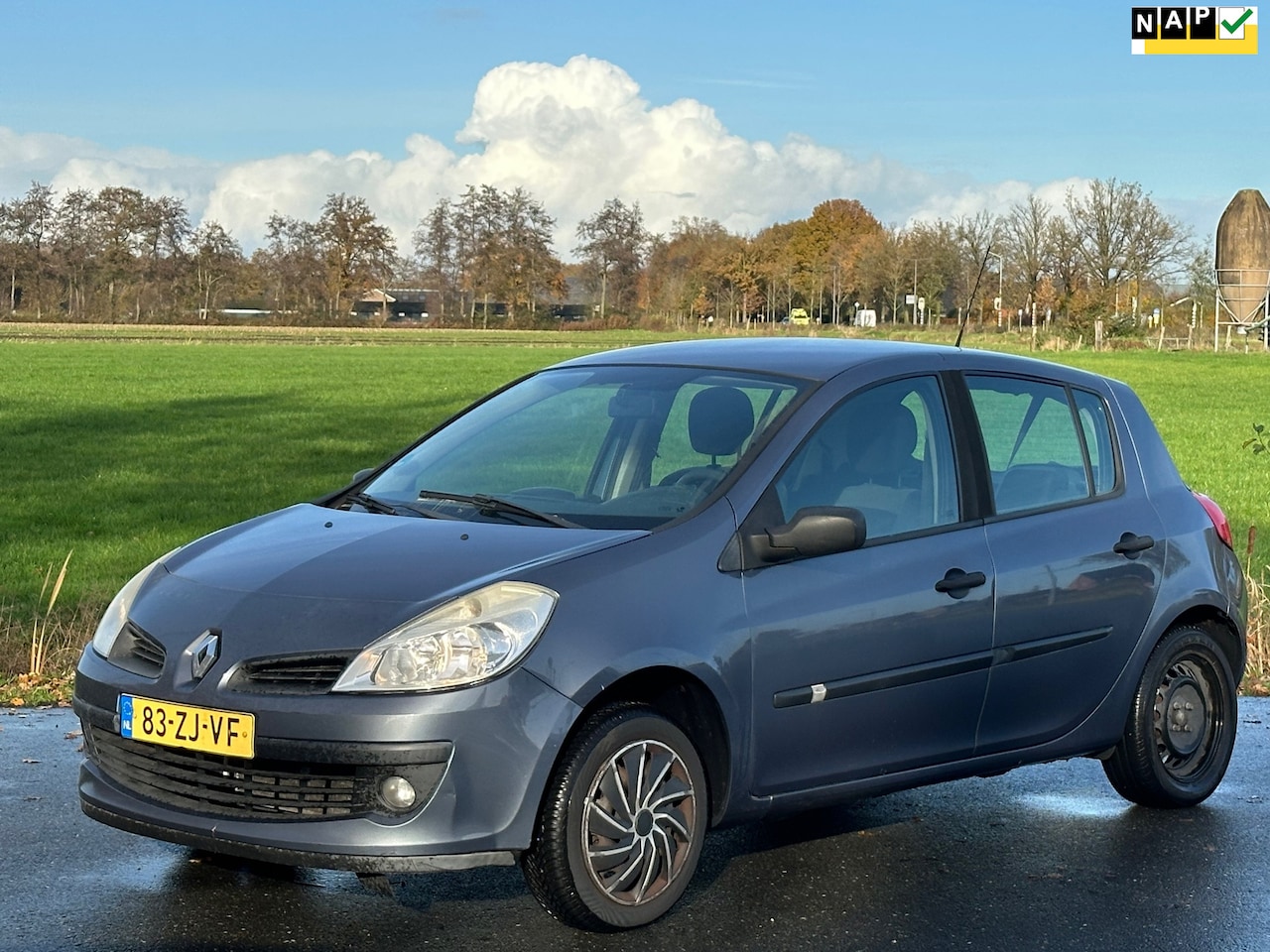 Renault Clio - 1.2-16V Special Line 1.2-16V Special Line - AutoWereld.nl