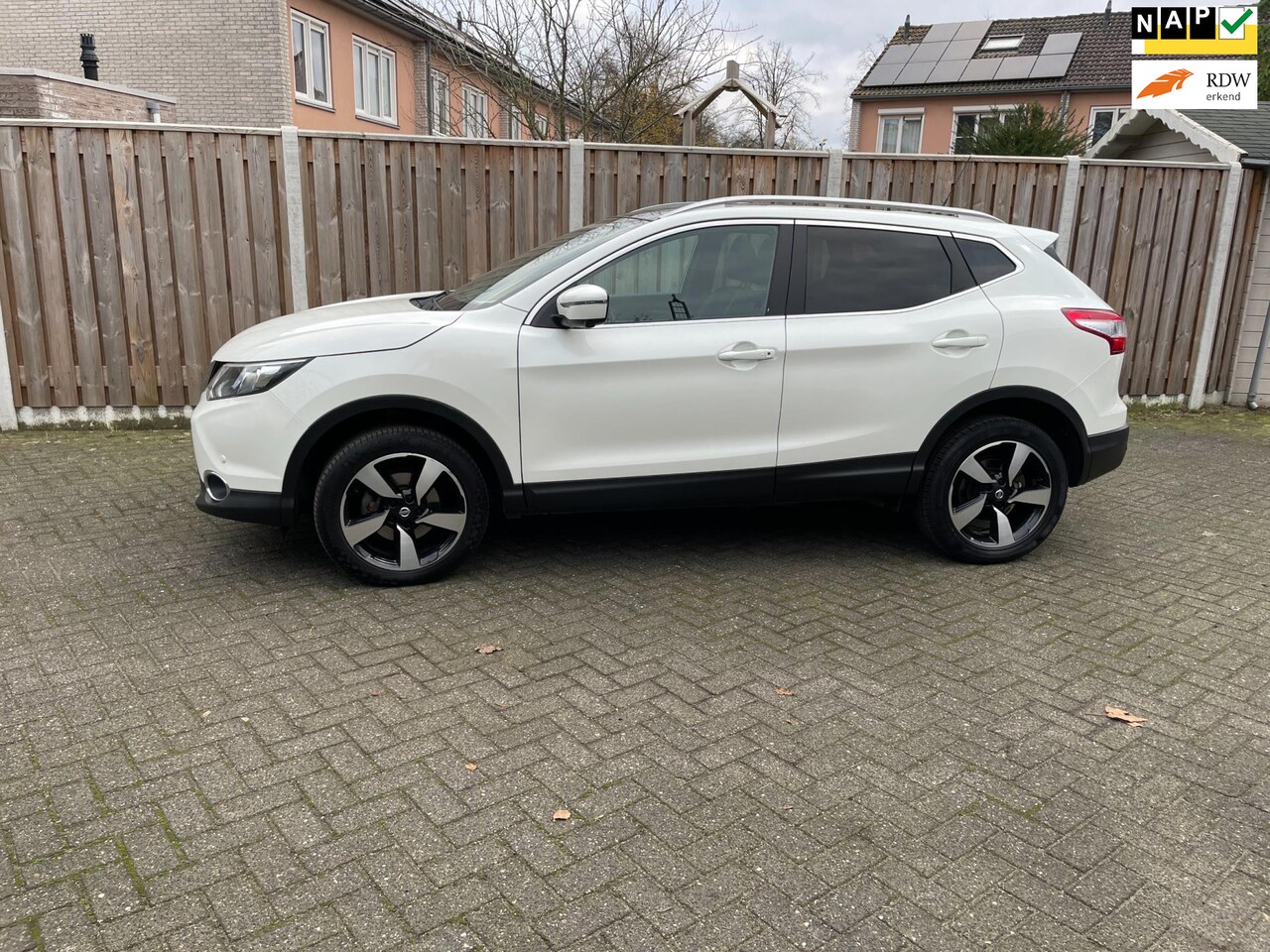 Nissan Qashqai - 1.6 Tekna 17" half leder pannoramadak - AutoWereld.nl