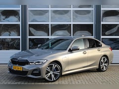 BMW 3-serie - 330e M-Sport | Camera | 19 inch | HIFI | Stoelverwarming