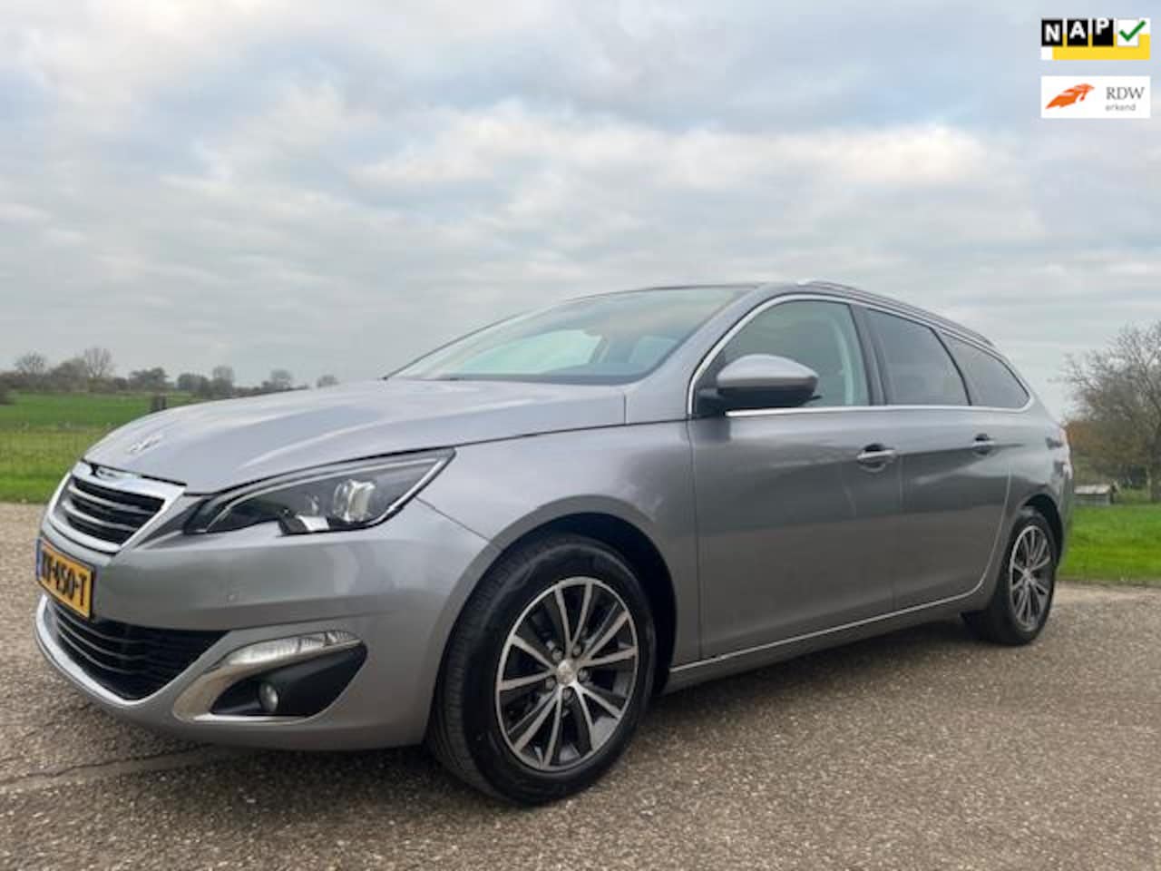 Peugeot 308 SW - 1.2 PureTech Blue Lease Premium AUTOMAAT airco 144946 km nap bj 2016 - AutoWereld.nl