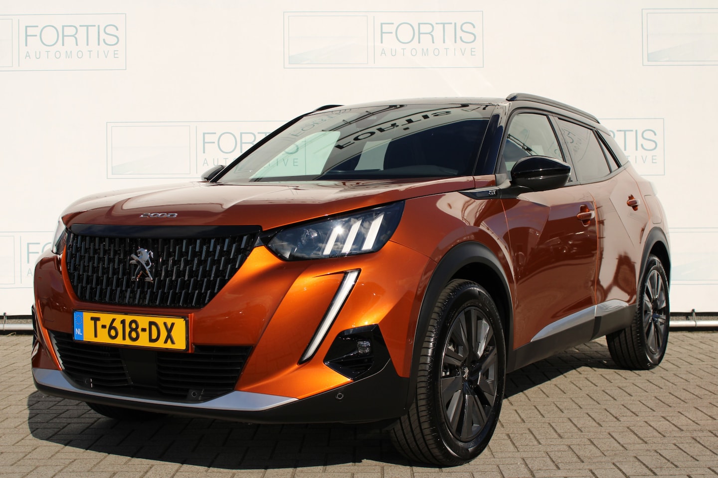 Peugeot 2008 - 1.2 PureTech GT Pack NL AUTO | PANO | HALF LEDER | CARPLAY | - AutoWereld.nl