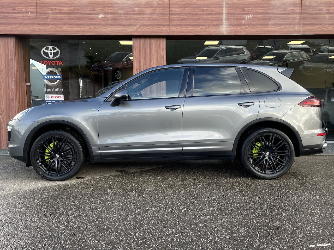 Porsche Cayenne - 3.0 S E-Hybrid AUT. | LEER | 20'' LMV | ELEKTRISCHE TREKHAAK - AutoWereld.nl