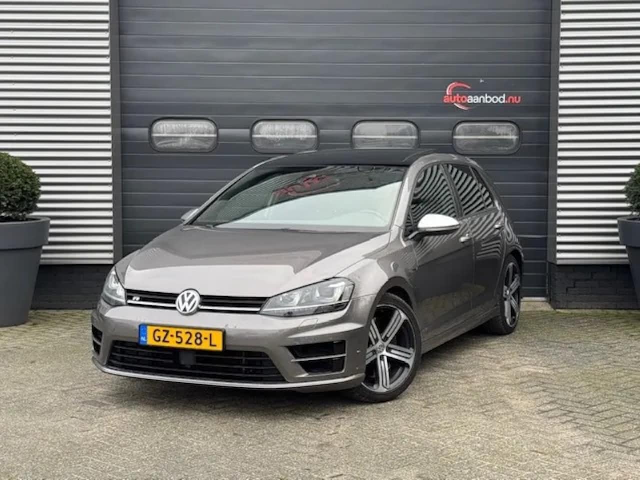 Volkswagen Golf - 2.0 TSI DSG R 4Motion | Panoramdak | Camera | Keyless Entry/Go | Leer | - AutoWereld.nl