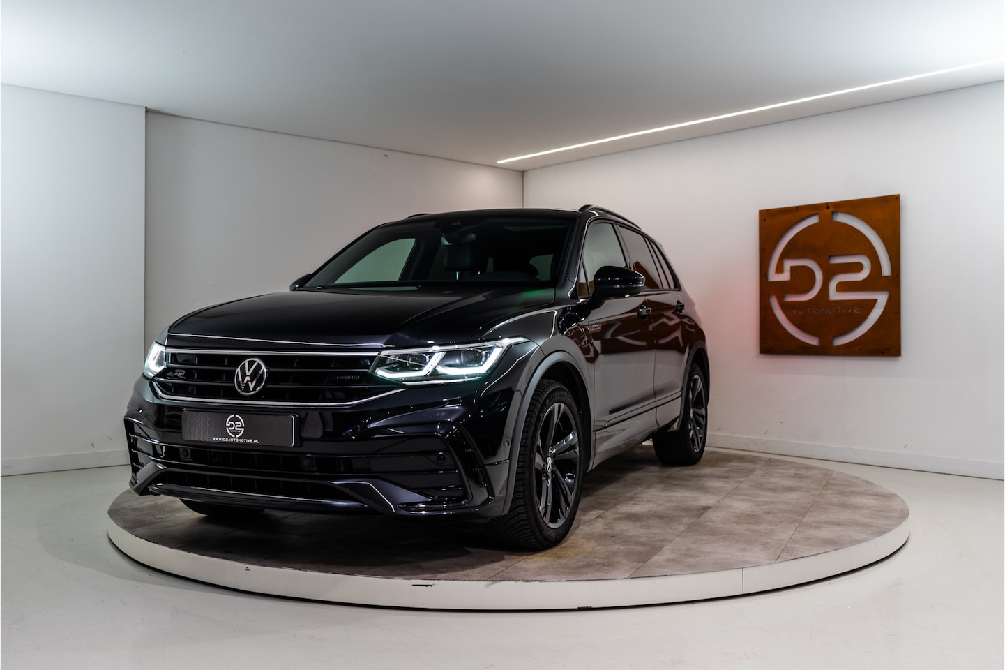 Volkswagen Tiguan - 1.4 TSI eHybrid 2x R-Line 266PK | Black | Pano | Sfeer | Virtual | IQ | 12 MND Garantie - AutoWereld.nl