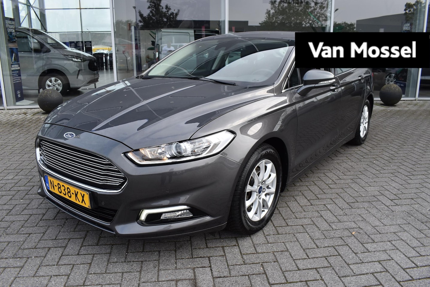 Ford Mondeo - 1.5 Titanium | Half-Leder | Trekhaak | Stoel & Stuurverwarming | Climate Control | Navigat - AutoWereld.nl