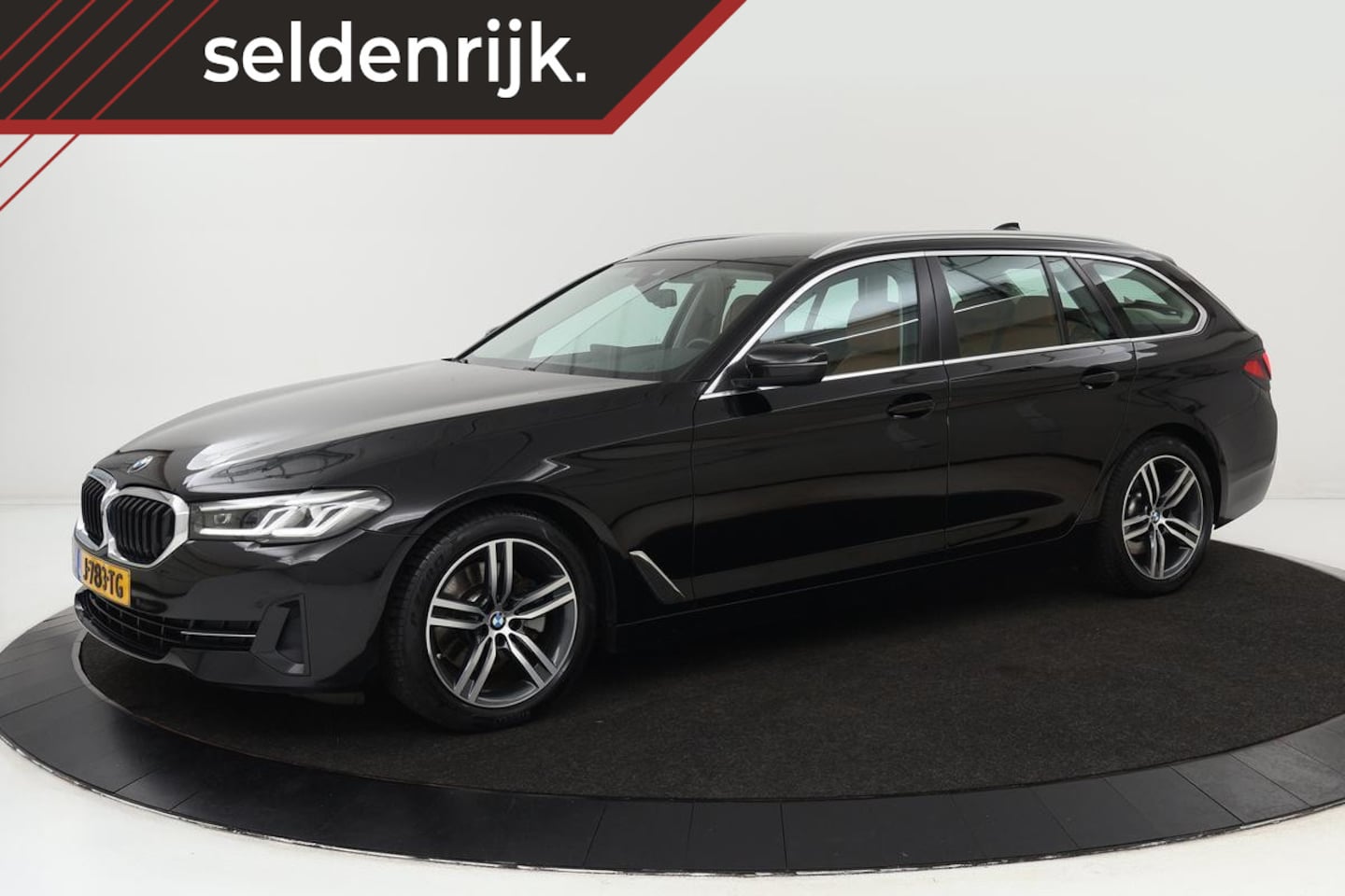 BMW 5-serie Touring - 520i High Executive | Trekhaak | Stoelverwarming | Leder | Full LED | Memory | Navigatie | - AutoWereld.nl