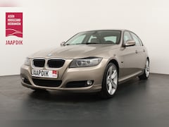 BMW 3-serie - BWJ 2011 320i 170 PK Luxury Line AUTOMAAT / TREKHAAK / CLIMA / CRUISE / BLUETOOTH / LMV 18