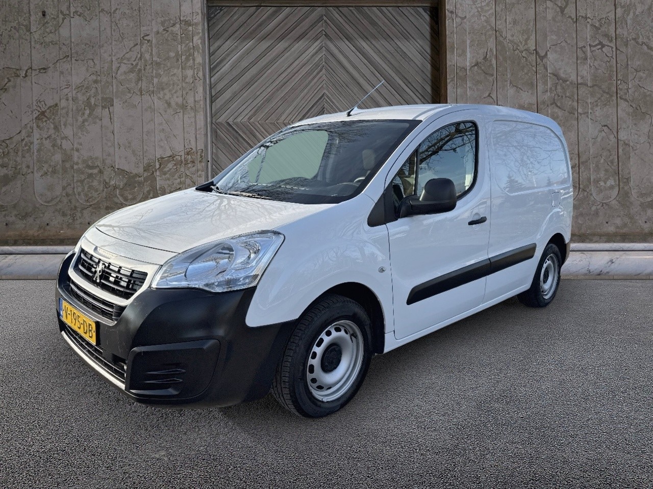 Peugeot Partner - 120 1.6 BlueHDi 75 L1 XR 120 1.6 BlueHDi 75 L1 XR - AutoWereld.nl