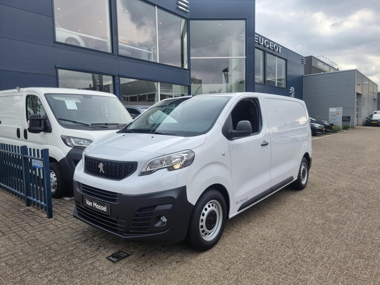 Peugeot Expert - 1.5 BlueHDI 100 S&S L3 | 0% RENTE | TREKHAAK VOORBEREIDING | ZEER COMPLEET! | DIRECT LEVER - AutoWereld.nl