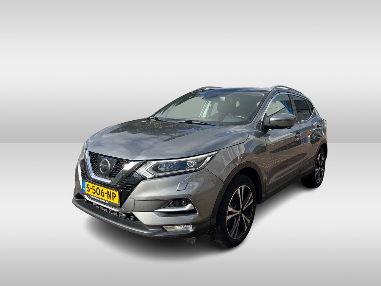 Nissan Qashqai - 1.2 Tekna + / Panoramadak / 360Camera / Keyless / 18'' / Navigatie / DAB / Stoelverwarming - AutoWereld.nl