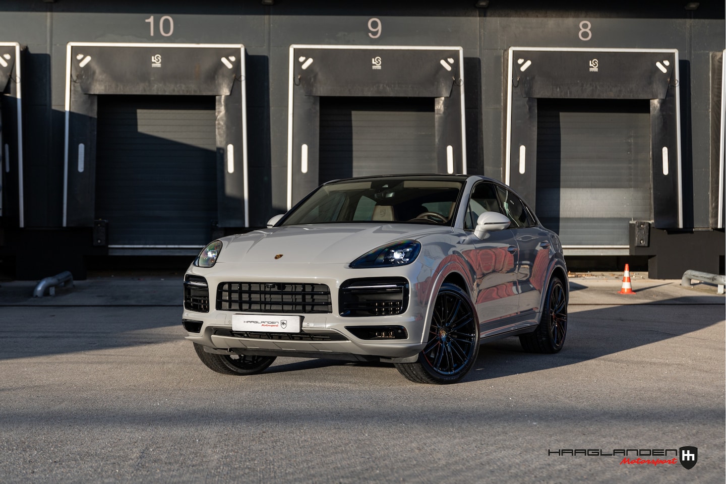 Porsche Cayenne Coupé - 3.0 E-Hybrid NL AUTO - AutoWereld.nl