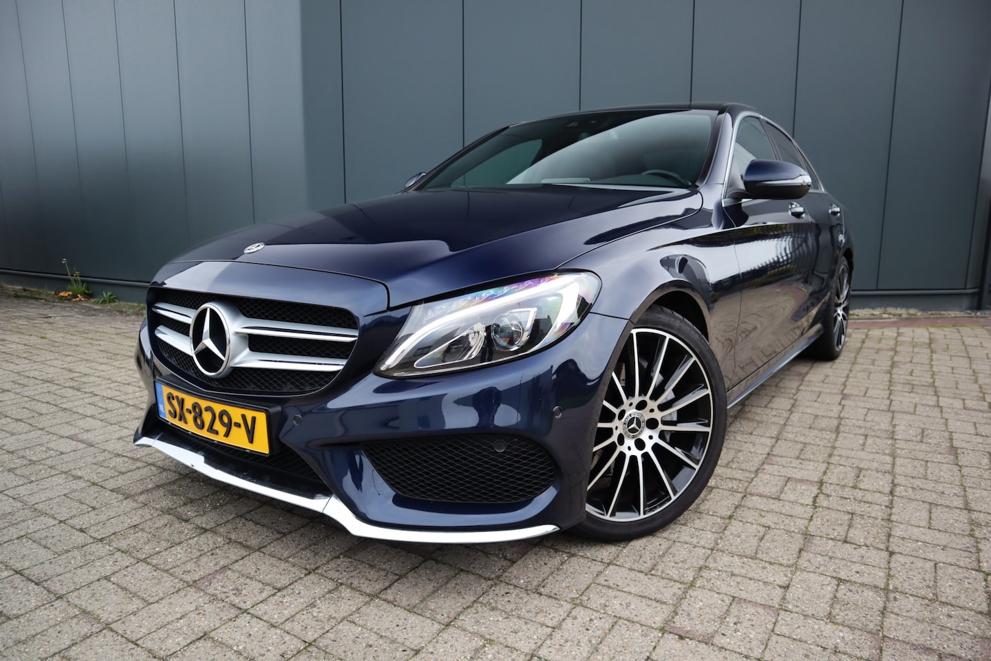 Mercedes-Benz C-klasse - 180 AMG Line Premium Plus Upgrade Panoramadak Sportleder Led  Etc. Etc. - AutoWereld.nl