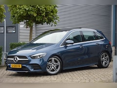 Mercedes-Benz B-klasse - 180 AMG-LINE | AUTOMAAT | PANORAMADAAK | CAMERA | APPLE CARPLAY | TREKHAAK | LED |