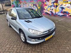 Peugeot 206 - 1.4 XS nieuwe distributie riem en waterpomp met factuur auto rijd perfect vanaf 2008 zelfd