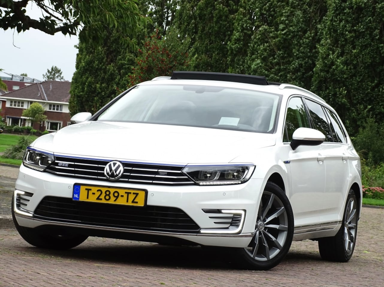 Volkswagen Passat Variant - TSI GTE 217PK DSG Highline / R-Line / LED - AutoWereld.nl