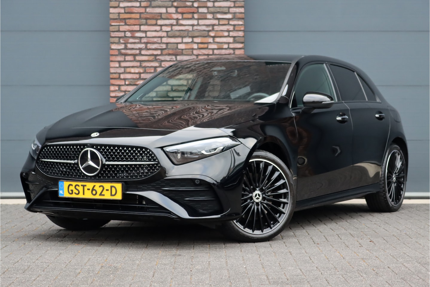 Mercedes-Benz A-klasse - 250 e AMG Line Aut8 | Distronic | Burmester | Keyless Go | Verwarmd Stuurwiel | Camera | M - AutoWereld.nl