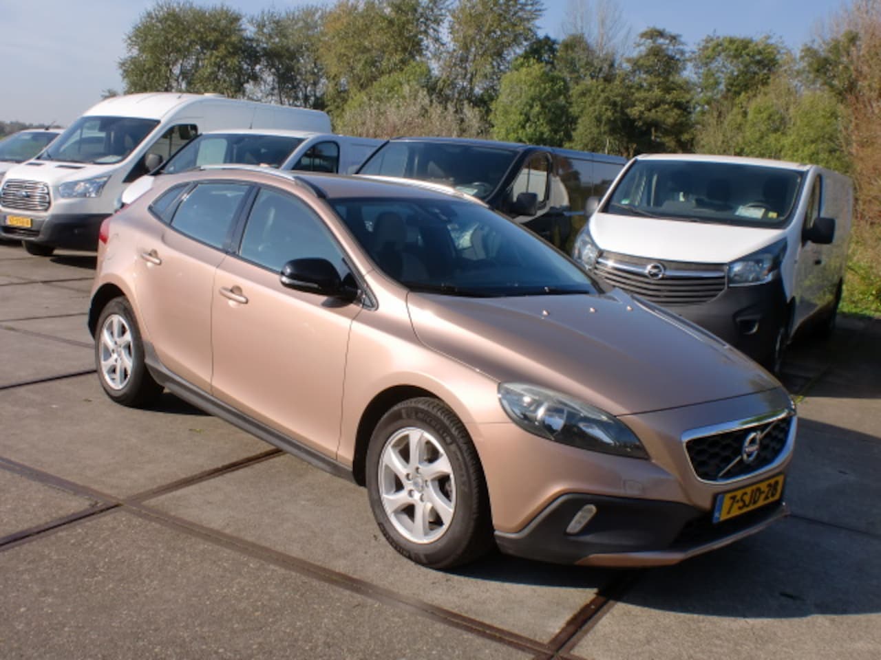 Volvo V40 Cross Country - 1.6 T4 180PK AIRCO LEASE € 160 NAP - AutoWereld.nl