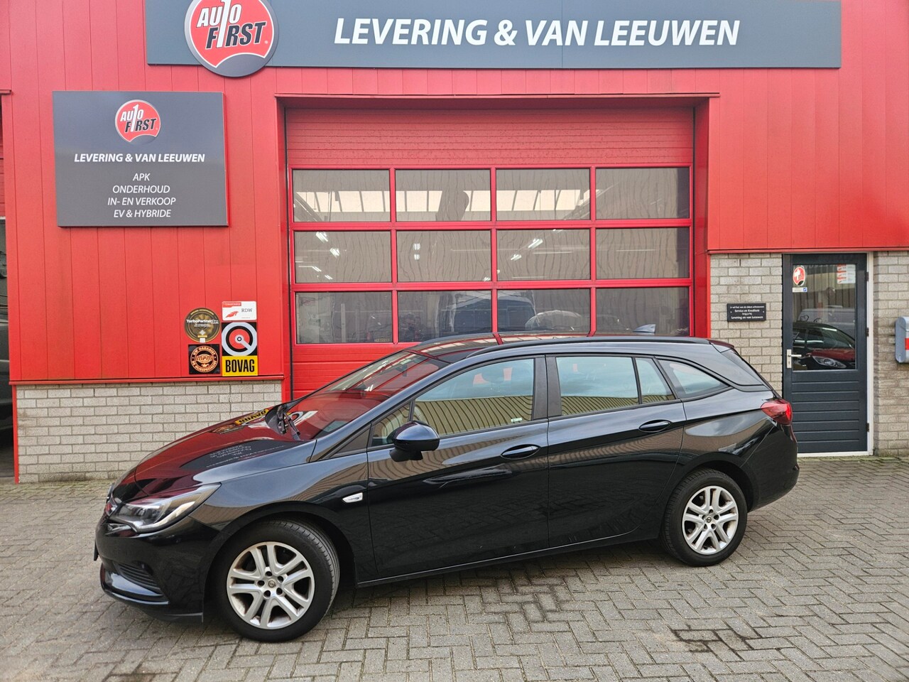 Opel Astra Sports Tourer - 1.0 Online Edition Navigatie/ Android auto/ Apple carplay/ Parkeersensoren voor + Achter/ - AutoWereld.nl