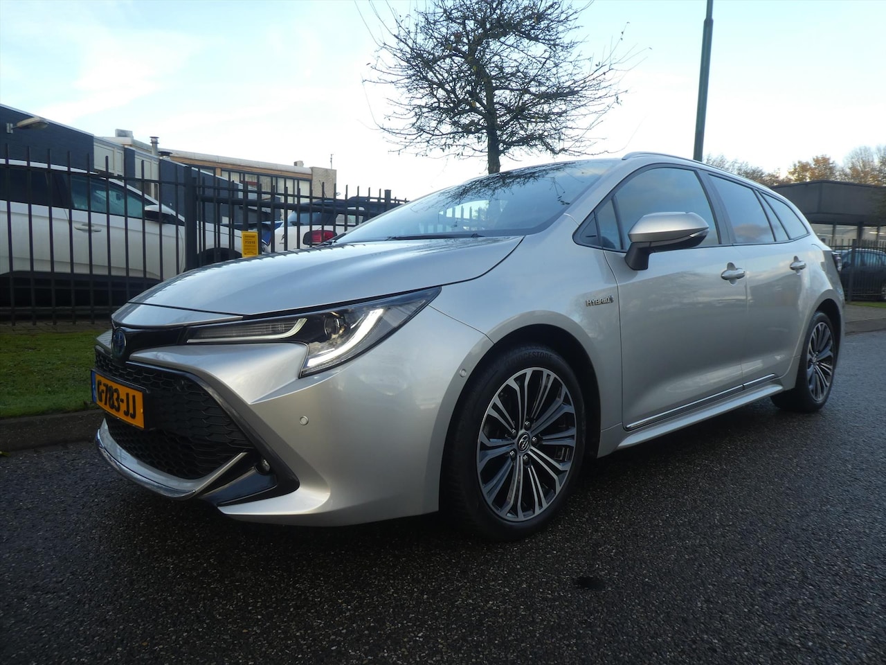 Toyota Corolla Touring Sports - 2.0 Hybrid 184pk CVT Business Intro Trekhaak Multi Media Navigatie - AutoWereld.nl