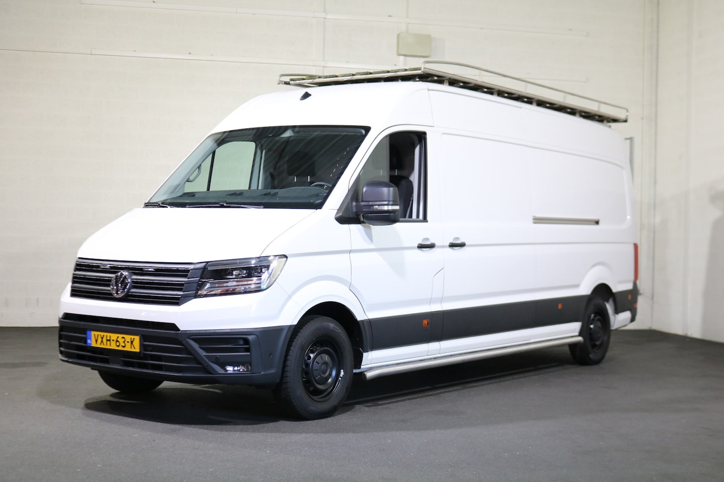 Volkswagen Crafter - 2.0 TDI 177pk L4 H3 Airco Automaat Navigatie Imperiaal Trekhaak LED 2x Schuifdeur - AutoWereld.nl