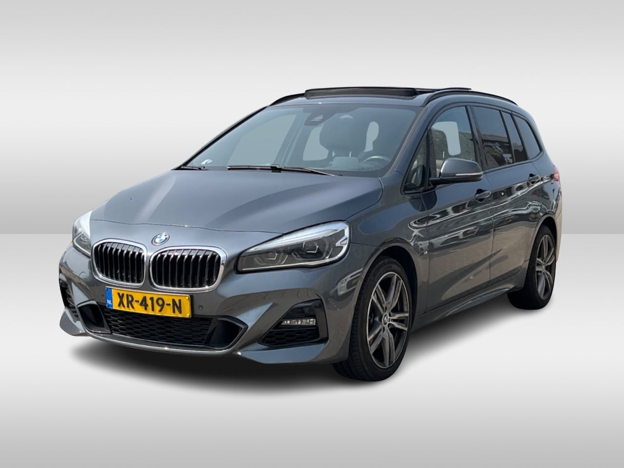 BMW 2-serie Gran Tourer - 220i 7p. High Exe. M Sport / Panoramadak / Camera / Head-up / Leder / 18'' / Navigatie / S - AutoWereld.nl