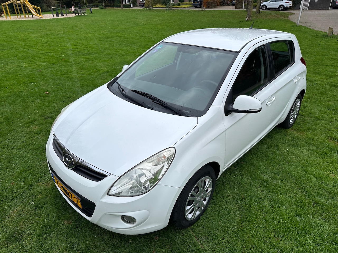 Hyundai i20 - 1.2i i-Motion *AIRCO*5drs*CRUISE-CONTROL*NIEUWE APK*ZEER NETTE AUTO* - AutoWereld.nl