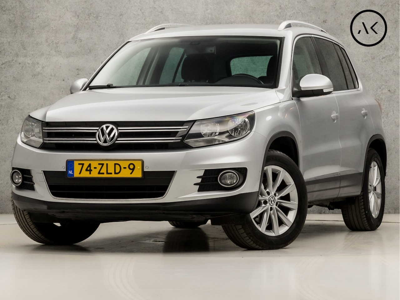 Volkswagen Tiguan - 1.4 TSI Sport&Style 161Pk (NAVIGATIE, CLIMATE, GETINT GLAS, PARKEERSENSOREN, SPORTSTOELEN, - AutoWereld.nl