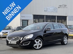 Volvo V60 - 1.6 T4 Summum AUTOMAAT/LEER/PARKEERSENSOREN V+A/NL AUTO